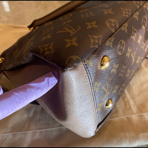 Authentic Louis Vuitton Pallas MM - Picture 9 of 15